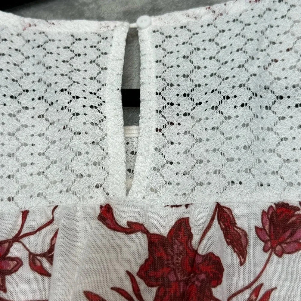 Suzanne Betro 1X Shirt Top Red Floral Flower Short Sleeve Scoop Neck Button Back - Picture 5 of 7
